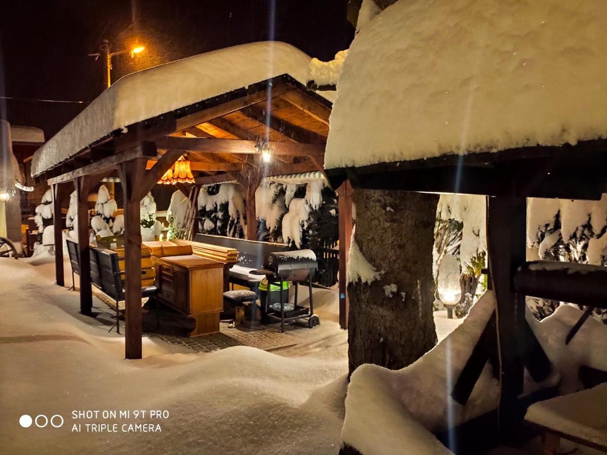 Agroturystyka Pod Kolami Myczkowce Exterior foto
